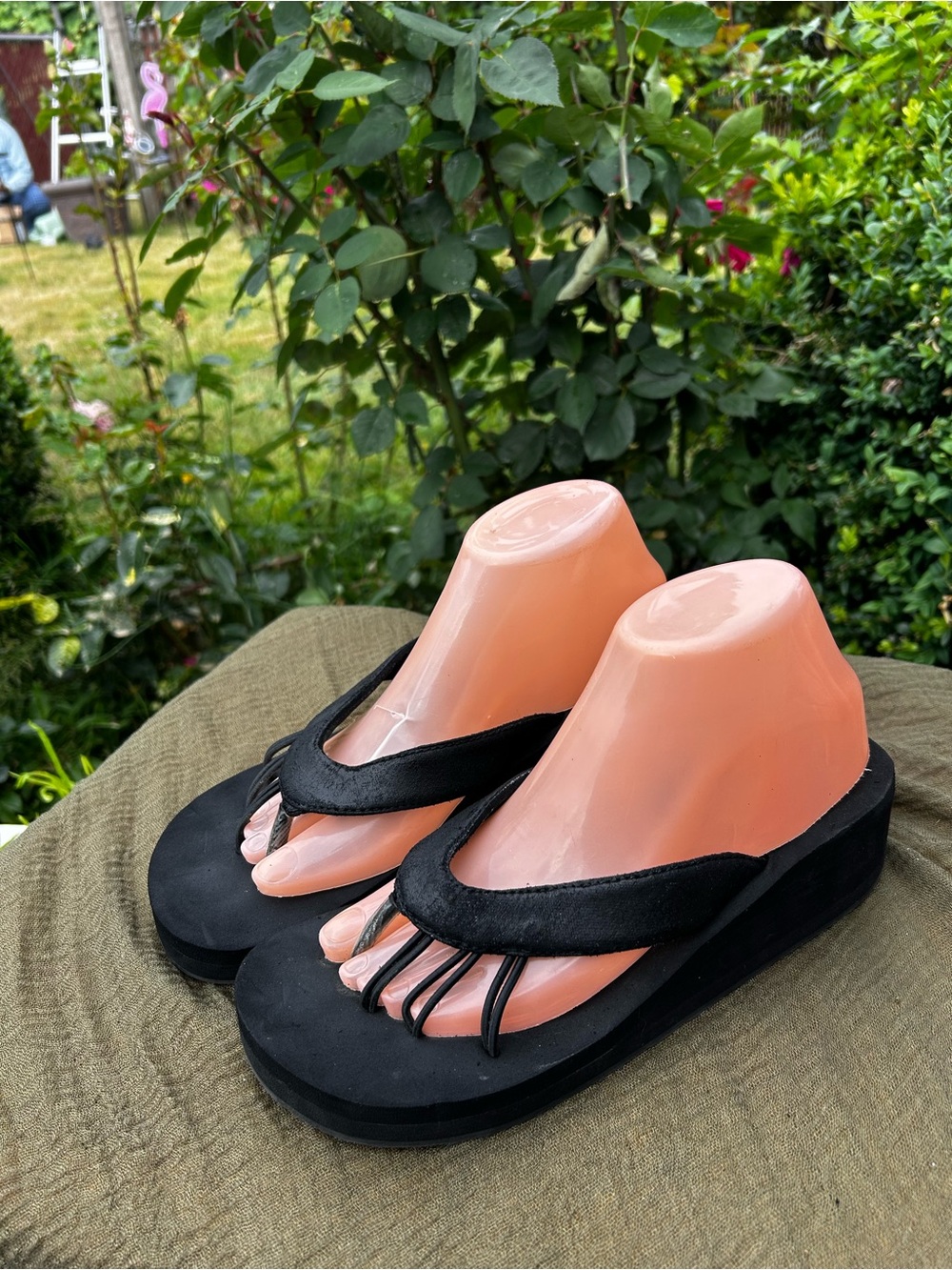Toesox Women’s Black Platform Toe-Post Sandals Size 9.5